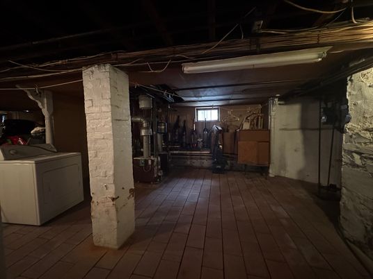Fitness Equipment, Interior, Washer, Wood Texture Flooring