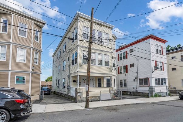 Exterior, Facade, Rowhouse
