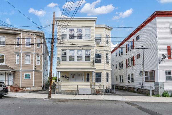 Exterior, Facade, Rowhouse