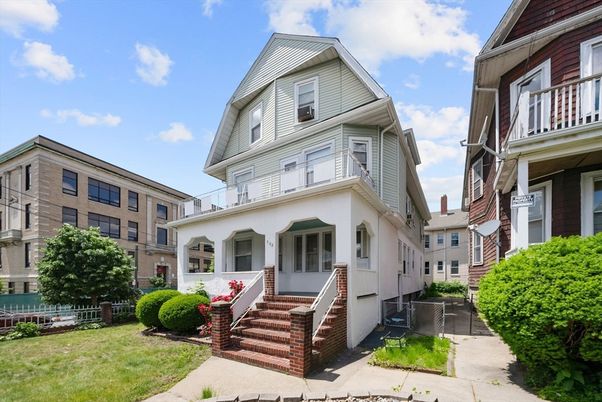 Exterior, Facade, Queen Anne Victorian