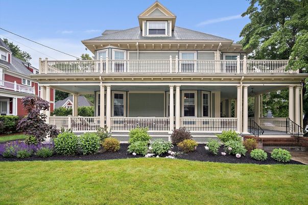 Exterior, Facade, American Foursquare