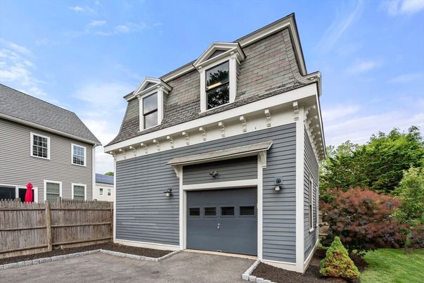 Attached, Exterior, Facade, Cape Cod