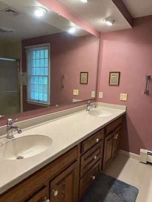 Bathroom, Dual Sink Vanities, Interior, Recessed Lighting