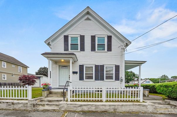 Exterior, Facade, Queen Anne Victorian
