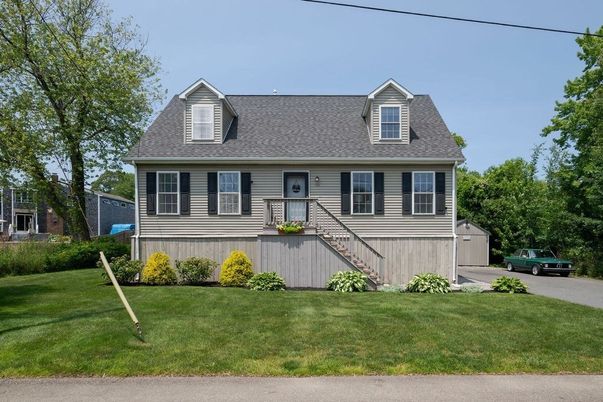 Exterior, Facade, Cape Cod