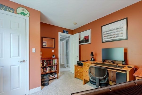 Home Office, Interior