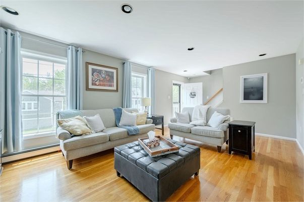 Interior, Living room, Recessed Lighting, Wood Texture Flooring