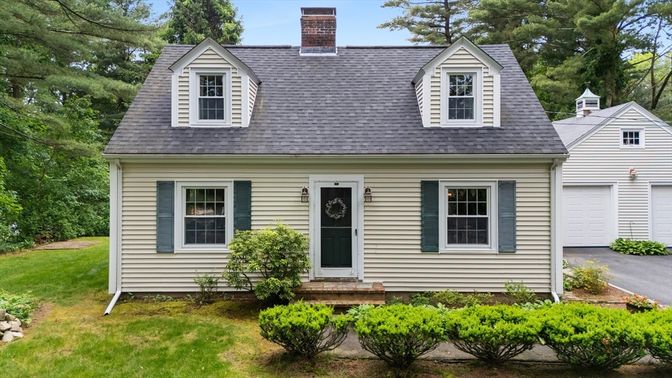 Attached, Exterior, Facade, Cape Cod