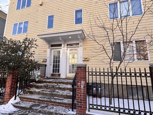 Exterior, Facade, Rowhouse
