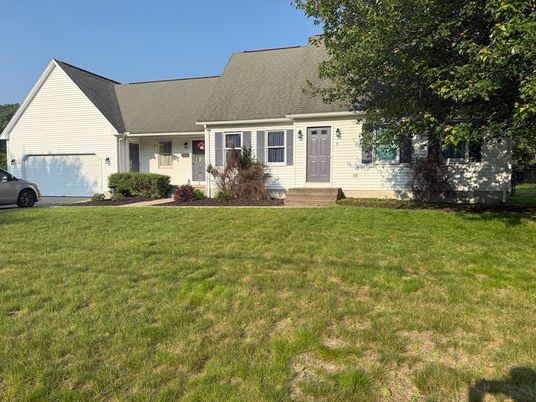 Attached, Exterior, Facade, Cape Cod