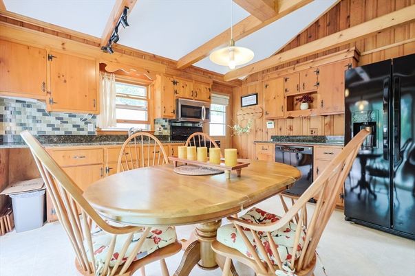 Dining room, Interior, Kitchen, Pendant Lights, Wooden Beams, Wooden Walls