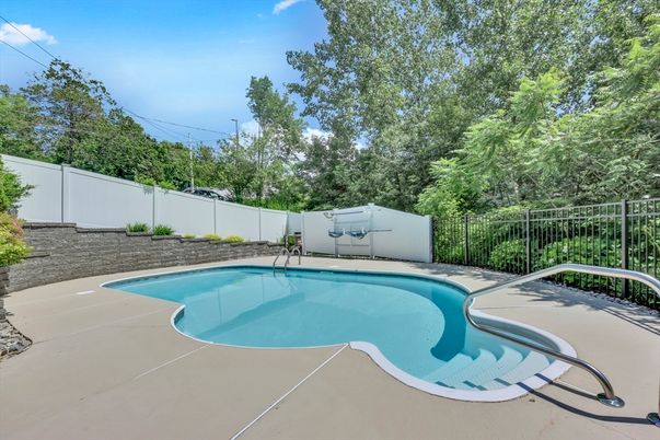 Exterior, Pool