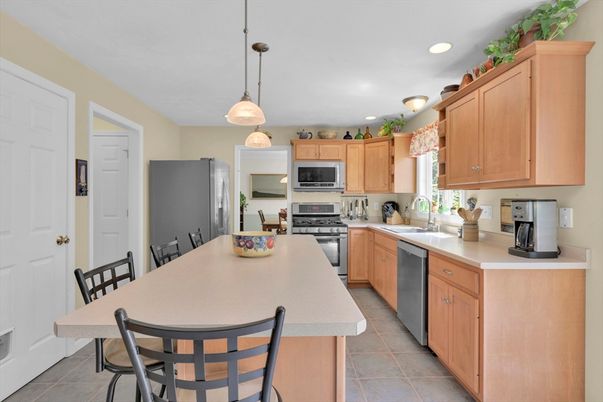 Dining room, Interior, Kitchen, Pendant Lights, Recessed Lighting, Stainless Steel Appliances