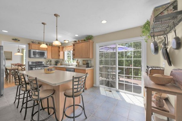 Dining room, Interior, Kitchen, Pendant Lights, Recessed Lighting, Stainless Steel Appliances