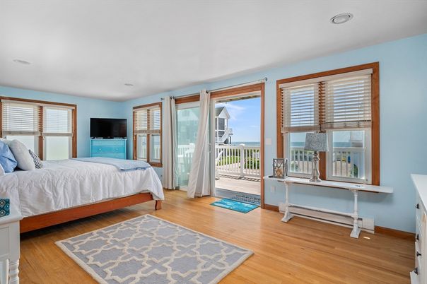 Bedroom, Interior, Recessed Lighting, Water, Wood Texture Flooring