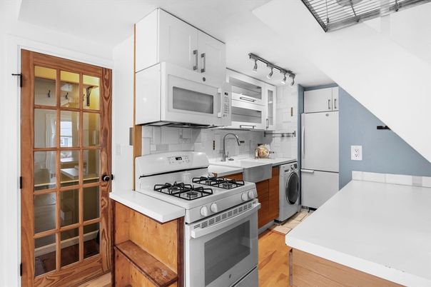 Interior, Kitchen, Washer, Wood Texture Flooring
