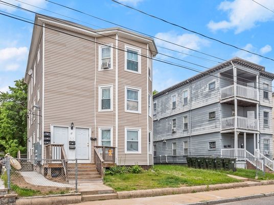 Exterior, Facade, Rowhouse
