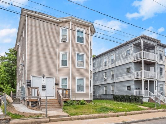 Exterior, Facade, Rowhouse