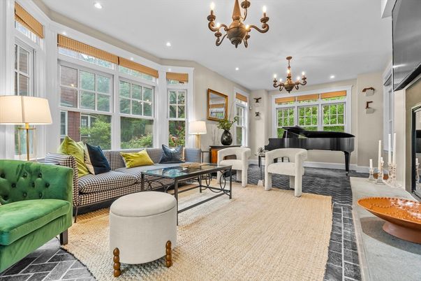 Chandelier, Interior, Living room, Piano, Recessed Lighting