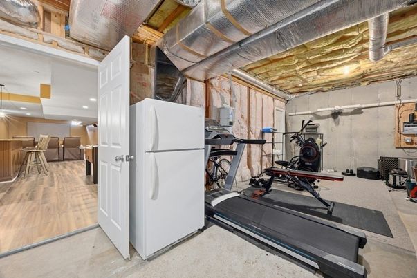 Fitness Equipment, Interior, Recessed Lighting, Wood Texture Flooring