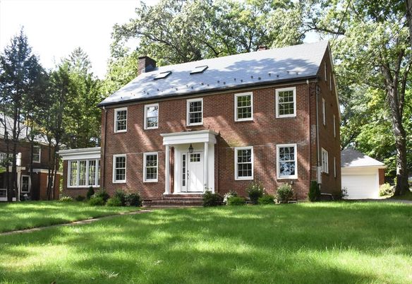 Exterior, Facade, Brick Facade, Georgian