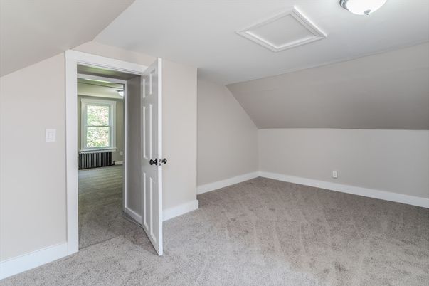 Empty room, Interior