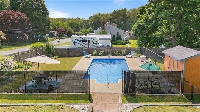 Exterior, Pool