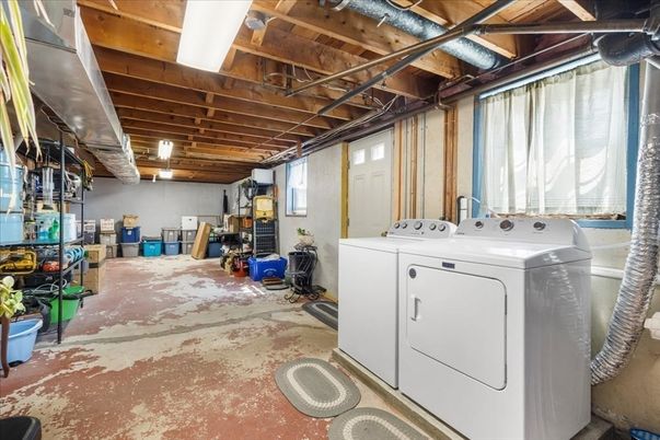 Interior, Washer, Wooden Beams