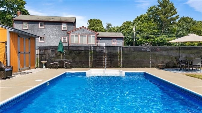 Exterior, Pool