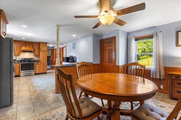 Dining room, Interior, Kitchen, Recessed Lighting, Stainless Steel Appliances