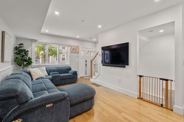 Interior, Living room, Recessed Lighting, Wood Texture Flooring