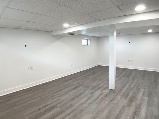 Empty room, Interior, Recessed Lighting, Wood Texture Flooring