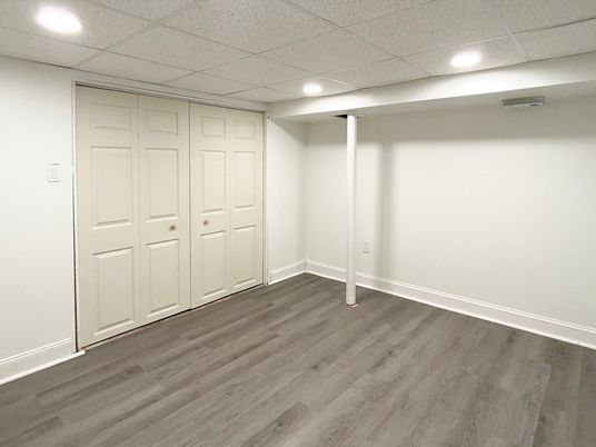 Empty room, Interior, Recessed Lighting, Wood Texture Flooring