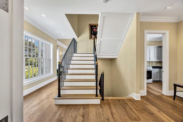 Interior, Recessed Lighting, Washer, Wood Texture Flooring
