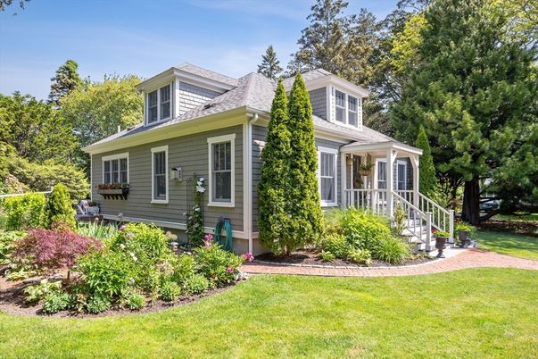 Exterior, Facade, American Foursquare