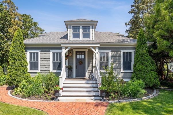 Exterior, Facade, Cape Cod
