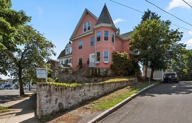 Exterior, Facade, Brick Facade, Queen Anne Victorian