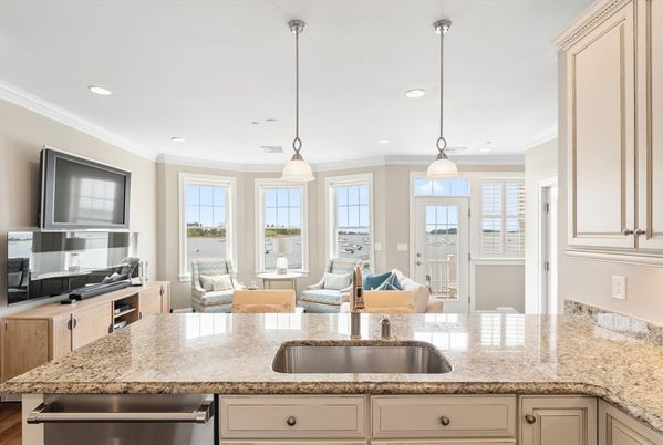 Interior, Kitchen, Living room, Pendant Lights, Recessed Lighting, Stainless Steel Appliances