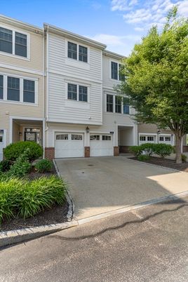 Attached, Exterior, Facade, Rowhouse