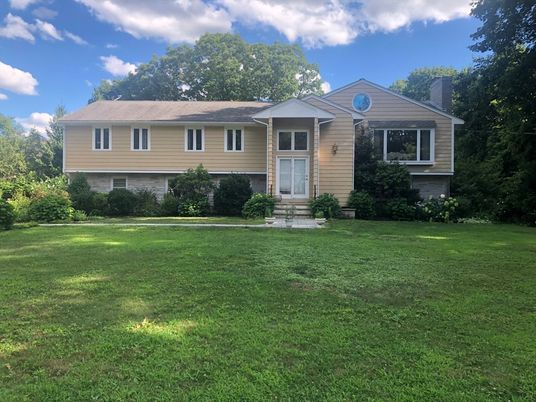 Backyard, Exterior, Facade, Raised Ranch