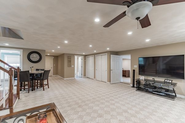 Dining room, Interior, Recessed Lighting