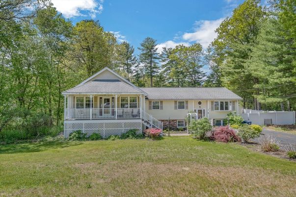 Backyard, Exterior, Facade, Cape Cod