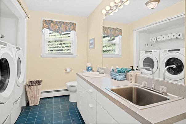 Bathroom, Dual Sink Vanities, Interior, Washer