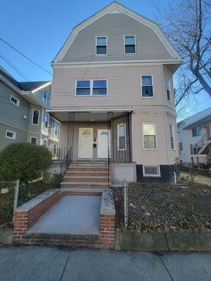Exterior, Facade, Queen Anne Victorian