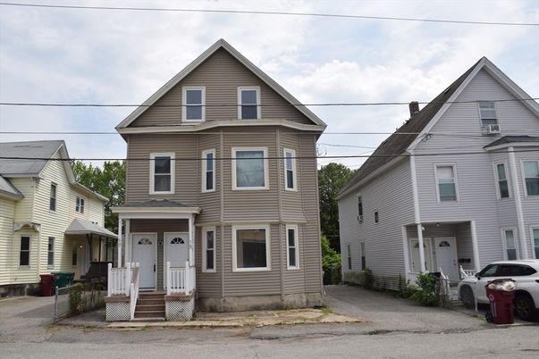 Attached, Exterior, Facade, Queen Anne Victorian