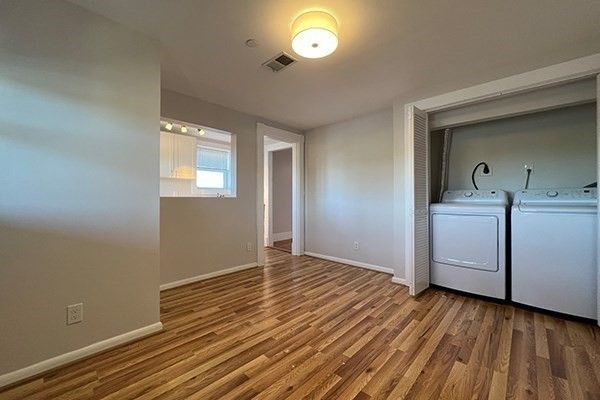 Interior, Washer, Wood Texture Flooring