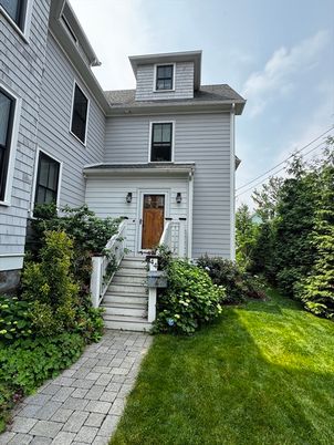 Exterior, Facade, American Foursquare