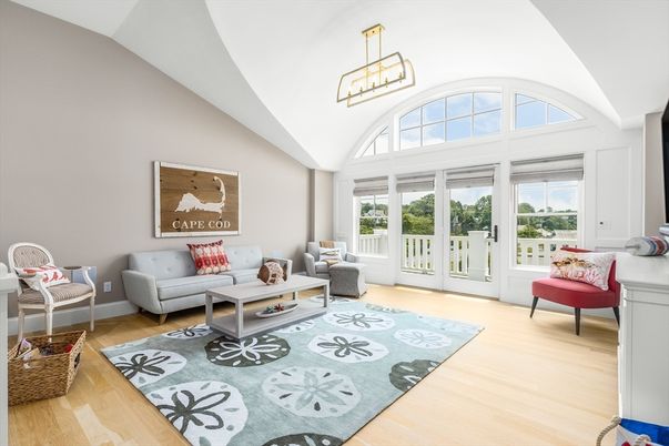 Interior, Living room, Pendant Lights, Wood Texture Flooring