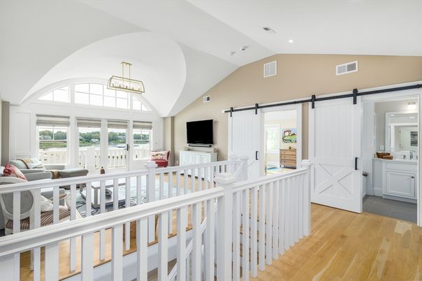 Interior, Pendant Lights, Recessed Lighting, Wood Texture Flooring