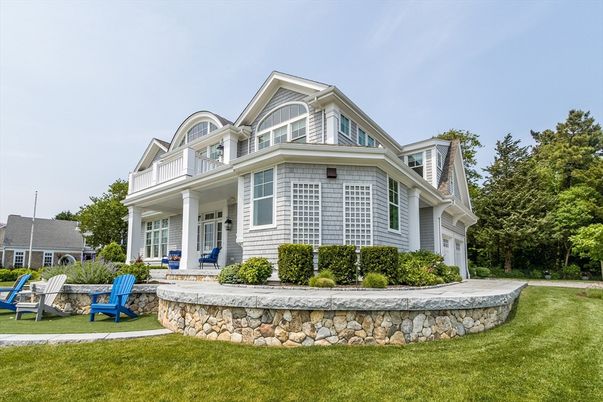 Attached, Backyard, Exterior, Facade, Queen Anne Victorian